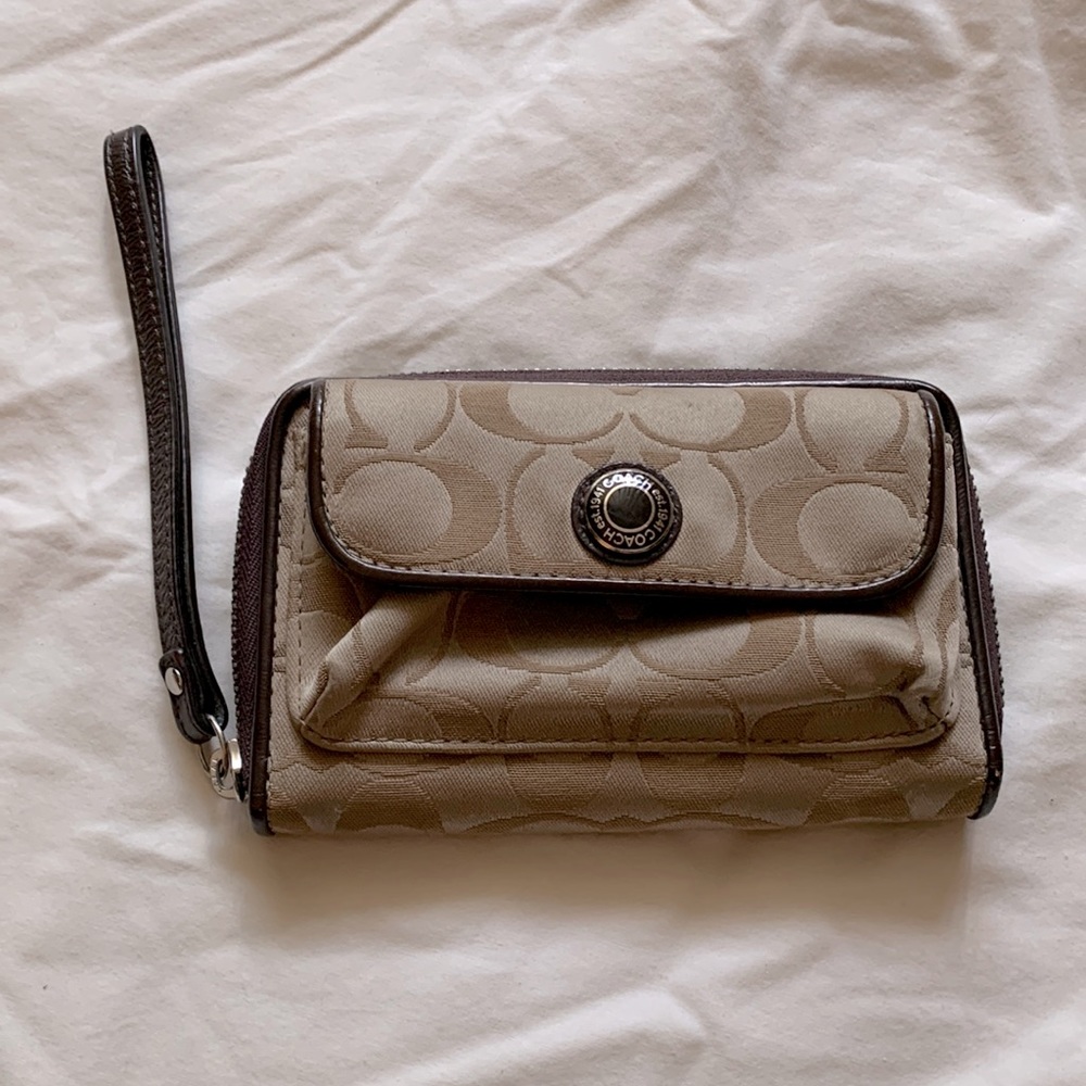 Coach wristlet wallet